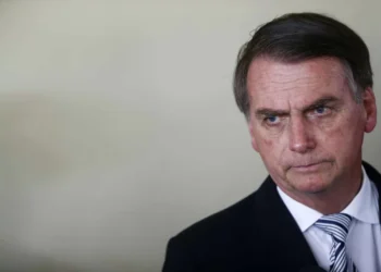 Chip hormonal: o que é e como funciona o tratamento feito por Bolsonaro