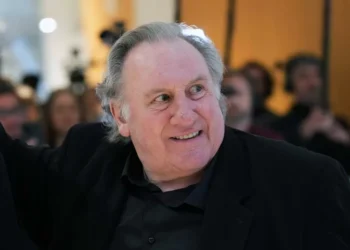 Julgado por agressões sexuais, Gérard Depardieu nega ter ‘apalpado’ mulheres