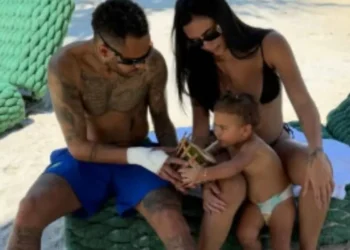 Neymar compartilha foto ao lado de Bruna Biancardi e Mavie em meio polêmicas de traição