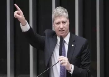 Líder do PT aciona PGR contra Van Hattem, que se referiu ao STF como ‘organização mafiosa’