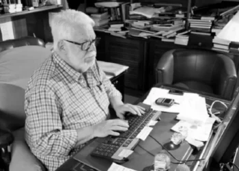 Manoel Carlos, diretor de novela famoso por suas Helenas, completa 92 anos e ganha homenagem da filha