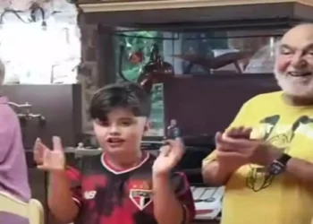 Lima Duarte celebra 95 anos em festa ao lado dos netos e bisnetos