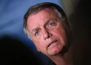 Defesa de Bolsonaro rebate acusações de golpe e solicita anulação de delação de Mauro Cid