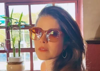 Samara Felippo exibe resultado de procedimento estético em glúteos