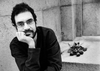 Apartamento de Renato Russo no Rio está à venda por R$ 2,8 milhões