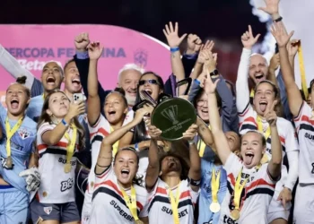 São Paulo derrota Corinthians, conquista Supercopa Feminina pela 1ª vez e acaba com hegemonia do rival