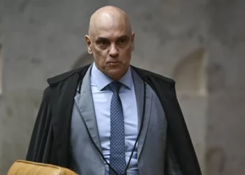 Moraes cobra parecer da PGR sobre pedido para investigar Eduardo Bolsonaro