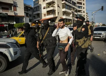 Conflito na Síria entre forças de segurança e apoiadores de Assad deixa mais de mil mortos