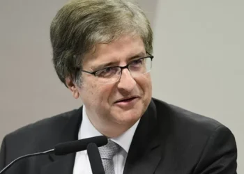 Gonet pede arquivamento de inquérito de Bolsonaro por fraude em cartão de vacina