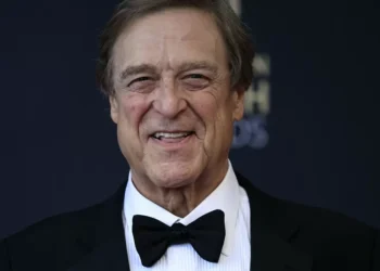 John Goodman sofre lesão no quadril em filmagem de longa ao lado de Tom Cruise