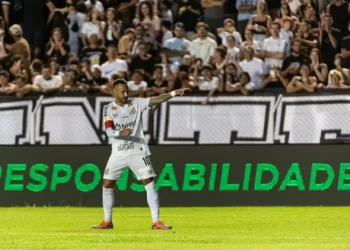 Barcelona se anima com sucesso de Neymar no Santos e cogita retorno