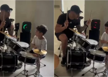 Léo, filho de Marília Mendonça, toca música da mãe em aula de bateria