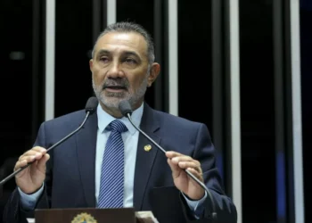 Acusado de importunação sexual contra filha, ex-senador vai para prisão domiciliar