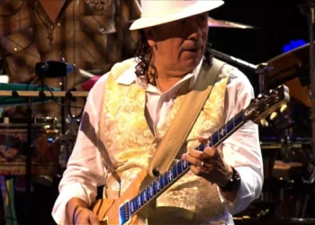 Guitarrista Carlos Santana passa mal e é hospitalizado nos EUA