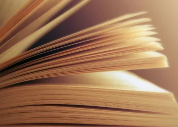 Antologia de contos de Francisco Teixeira de Queiroz publicada em inglês