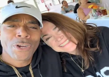 Atriz de ‘Chicago Fire’ é presa por tentar atropelar o marido após sofrer violência doméstica