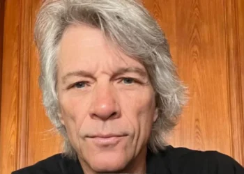Jon Bon Jovi enfrenta críticas por restaurante voltado a pessoas em situação de rua em Nova Jersey