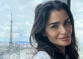 Carol Ribeiro revela diagnóstico de esclerose múltipla aos 45 anos: ‘Achava que iria enlouquecer’