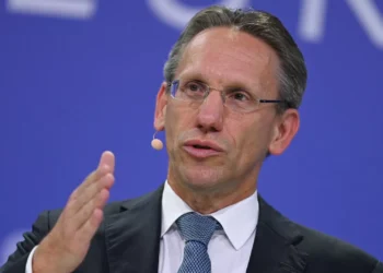 Ministro alemão admite que tarifas aumentam risco de recessão