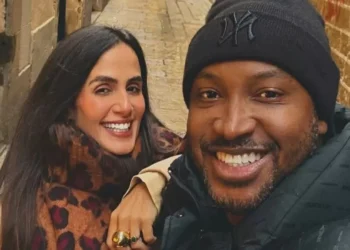 Carol Peixinho e Thiaguinho revelam que vão ter um menino