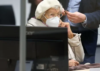 Uma das últimas condenadas por crimes na Alemanha nazi morre aos 99 anos