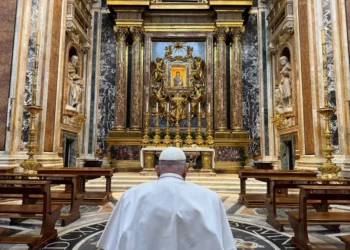 Papa Francisco visita a Basílica de Santa Maria Maior antes da Semana Santa