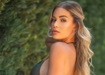 Saory Cardoso exibe barriga chapada após término com Marcello Novaes por preenchimento nos glúteos