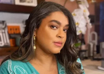 Preta Gil segue internada em estado estável, segundo Flora Gil