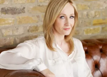 J.K. Rowling se pronuncia sobre demissão de ator escolhido para interpretar Snape em adaptação da série Harry Potter