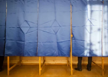 Imigração, habitação e saúde dividem partidos parlamentares em debate