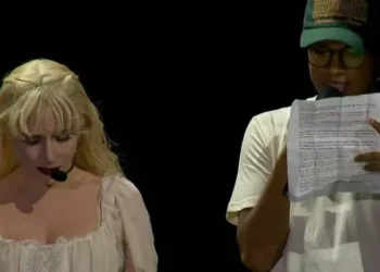 Funcionário do Copacabana Palace foi escolhido por Lady Gaga para traduzir carta durante show no RJ