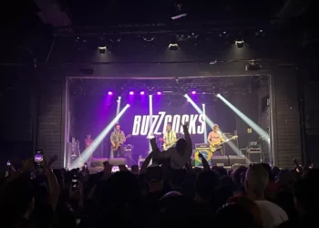 Em show em São Paulo, Buzzcocks mostra que punk não envelhece