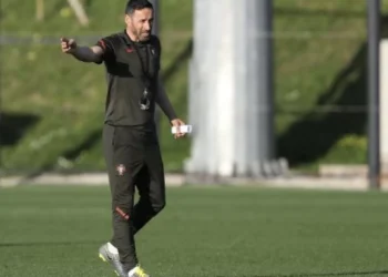 Selecionador de sub-17 lamenta empate no França-Portugal: “É pena…”