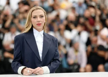 Scarlett Johansson estreia primeiro filme como diretora em Cannes e diz que ‘todos os atores têm medo de desaparecer’