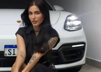 Ex-affair de Neymar recusa convite para reality show por cláusula sobre jogador