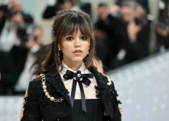 Jenna Ortega diz que ficou infeliz com o sucesso de ‘Wandinha’: ‘Pressão me deixou assustada’