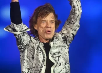 Mick Jagger aparece em fotos raras em post de Luciana Gimenez para o filho
