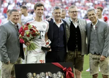 Bayern vence Borussia Mönchengladbach com comemoração do título e despedida para Müller