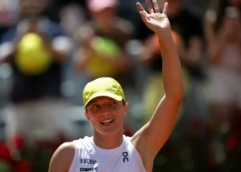 Em estreia no WTA de Roma, Swiatek derrota italiana em apenas 52 minutos 