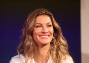 Gisele Bündchen fala pela primeira vez sobre o caçula, River, e volta à rotina