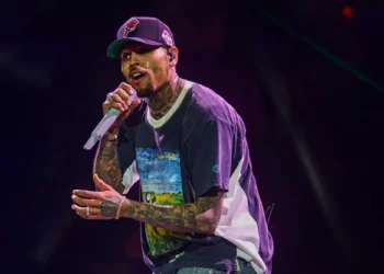Chris Brown é preso em hotel de luxo no Reino Unido por suspeita de agredir produtor com uma garrafa