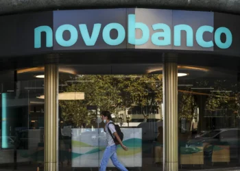 Caixabank prepara-se para oferecer três mil milhões pelo Novo Banco