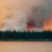 Incêndio florestal no Canadá deixa 2 mortos e força retirada de mil pessoas