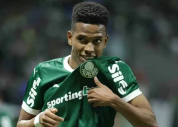 Estevão dá show, marca duas vezes e classifica Palmeiras na Copa do Brasil