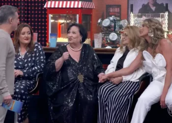 Lívia Andrade e Dona Déa fazem as pazes ao vivo e surpreendem Luciano Huck