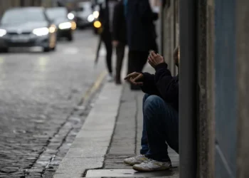 Pobreza extrema. Uma em cada dez famílias vive com menos de 300 euros por mês