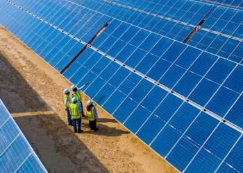 Água quente de baixo custo com aquecedor solar à base de areia