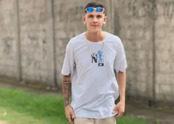 Influenciador morre atropelado após cair da garupa de moto em rodovia de Minas Gerais