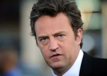 Principal médico acusado por overdose de Matthew Perry, astro de ‘Friends’, vai se declarar culpado