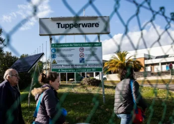 Venda de fábrica da Tupperware em andamento